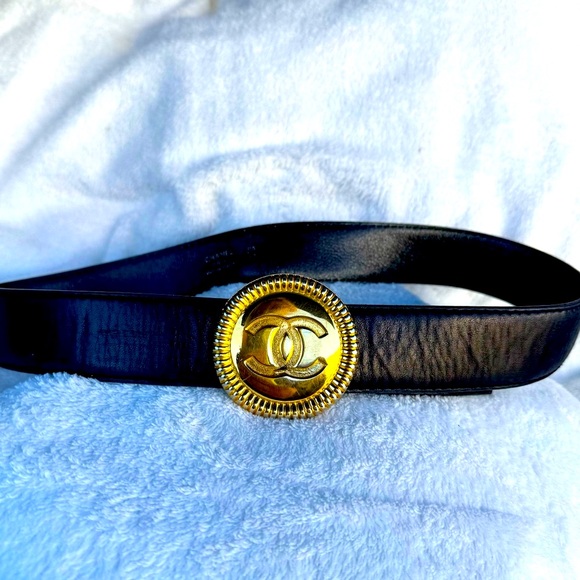 CHANEL Black Lambskin Leather Adjustable CC Belt w/ Goldtone Medallion Buckle - Picture 2 of 6